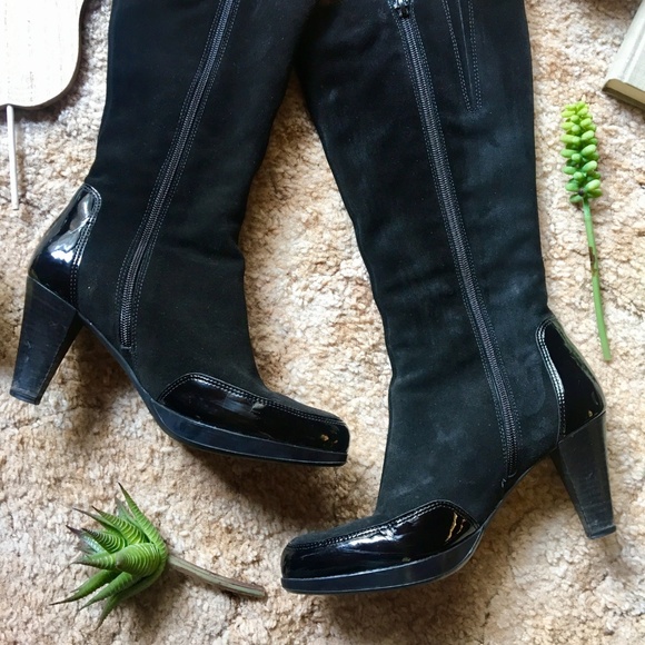 {La Canadienne} Insulated Black Tall Heeled Boots - Picture 5 of 8